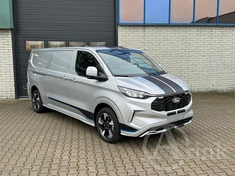 Zilver Gebruikt 2024 Ford Transit Custom Sport Van | € 46.950 (Eerlijke prijs) - Afbeelding 1/4