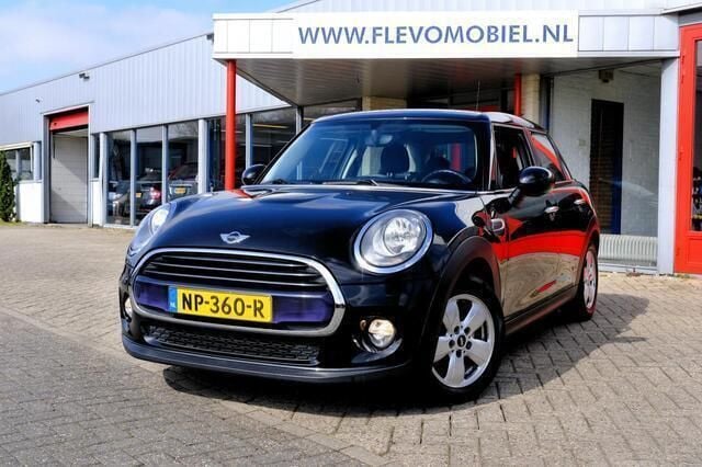 Zwart, metallic lak Gebruikt 2017 Mini Cooper Business Hatchback | € 10.695 (Super prijs) - Afbeelding 1/4