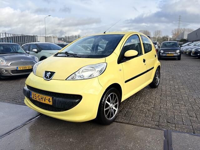 Occasion Peugeot 107 68 PK (50 kW) 2008 Geel Hatchback
