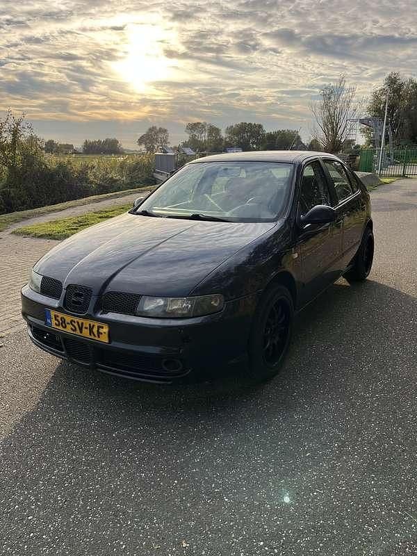 Zwart Gebruikt 2006 Seat Leon Hatchback | € 1.830 (Goede deal) - Afbeelding 1/4