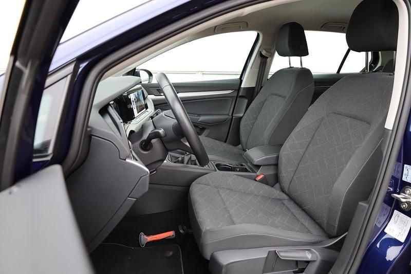 Occasion VW Golf VIII Life 110 PK (80 kW) 2023 Blauw Hatchback