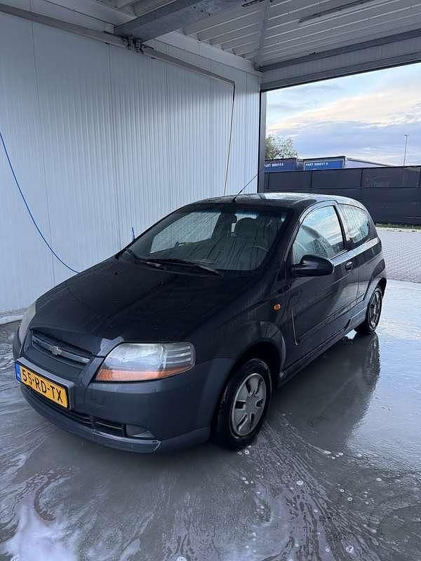 Zwart Gebruikt 2005 Chevrolet Kalos Hatchback | € 1.200 (Eerlijke prijs) - Afbeelding 1/4