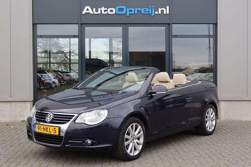 Blauw (metallic) Gebruikt 2008 VW Eos Cabriolet | € 8.995 (Duur) - Afbeelding 1/4