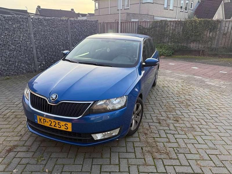 Blauw Gebruikt 2016 Skoda Rapid Joy Hatchback | € 8.999 - Afbeelding 1/4
