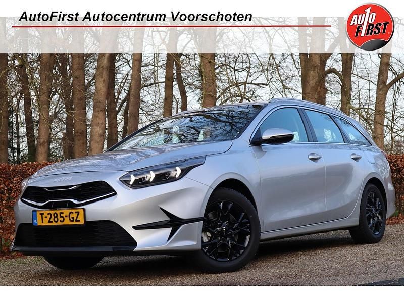 Grijs Gebruikt 2023 Kia Ceed Sportswagon Stationwagen | € 18.400 (Eerlijke prijs) - Afbeelding 1/4