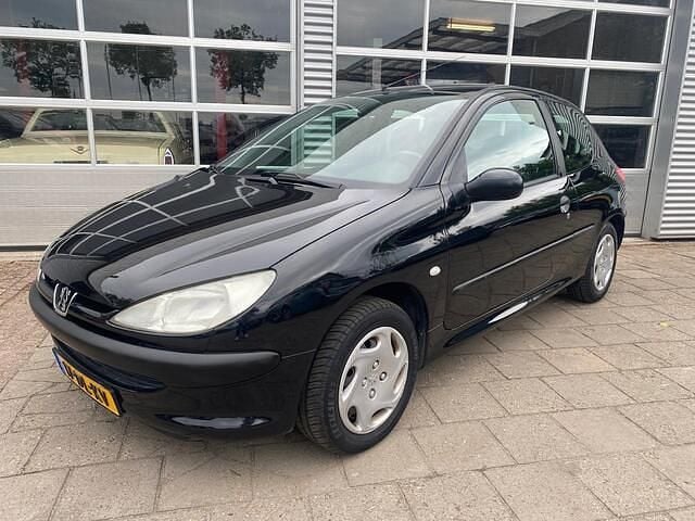 Zwart Gebruikt 1999 Peugeot 206 Hatchback | € 1.999 (Iets duurder) - Afbeelding 1/4