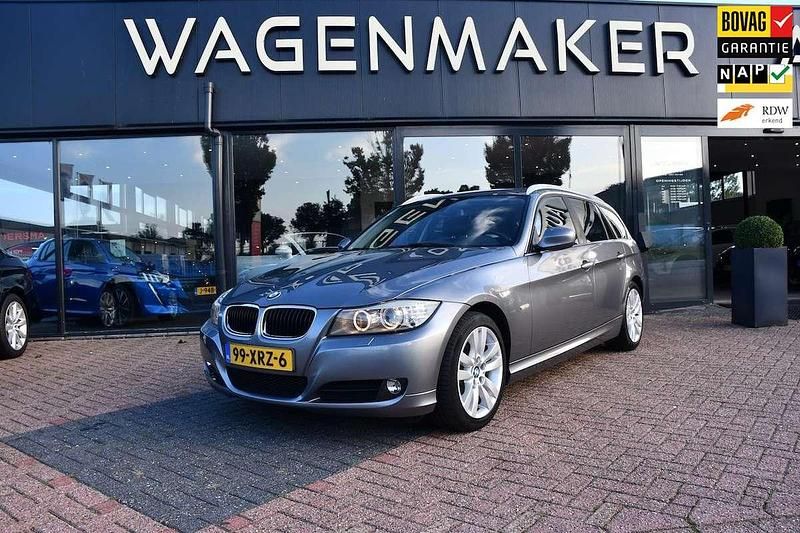 Grijs Gebruikt 2012 BMW 318 Luxury Line Stationwagen | € 7.750 (Eerlijke prijs) - Afbeelding 1/4