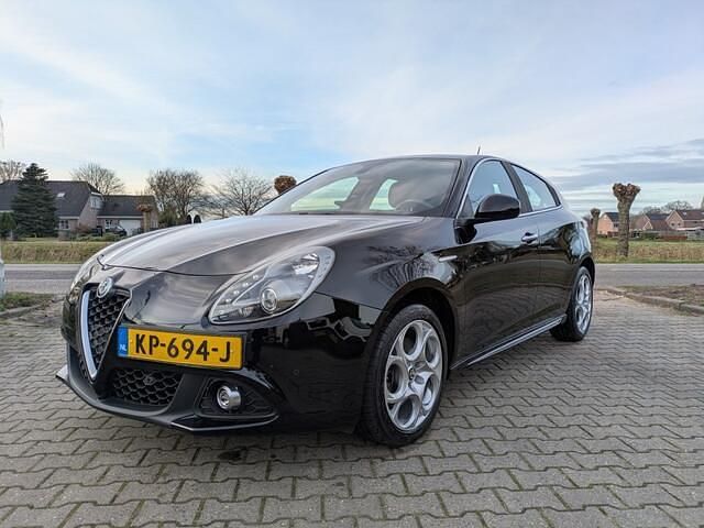 Zwart Occasion 2016 Alfa Romeo Giulietta Super Hatchback | € 12.850 (Eerlijke prijs) - Afbeelding 1/4