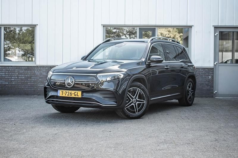 Zwart Gebruikt 2023 Mercedes EQB250 AMG line SUV | € 35.400 (Goede deal) - Afbeelding 1/4