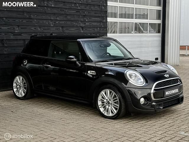 Zwart (metallic) Occasion 2014 Mini John Cooper Works Chili Hatchback | € 12.990 (Eerlijke prijs) - Afbeelding 1/4