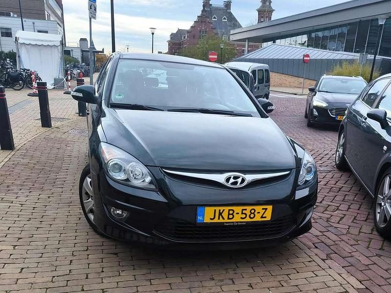 Grijs Occasion 2011 Hyundai i30 MPV | € 8.450 (Iets duurder) - Afbeelding 1/4