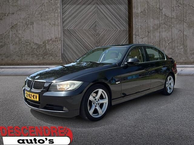 Zwart Gebruikt 2005 BMW 325 Sedan | € 3.150 - Afbeelding 1/4