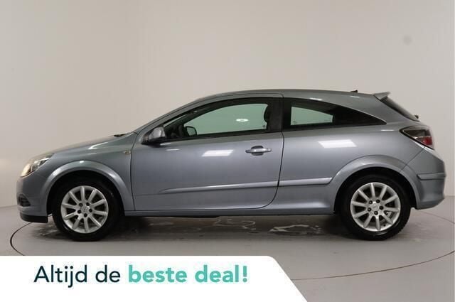 Grijs Gebruikt 2009 Opel Astra GTC Hatchback | € 2.495 (Eerlijke prijs) - Afbeelding 1/4