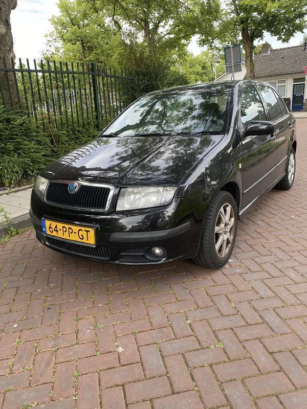 Zwart Gebruikt 2004 Skoda Fabia Elegance Hatchback | € 1.275 (Eerlijke prijs) - Afbeelding 1/4
