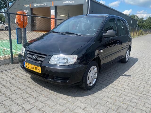 Zwart, metallic lak Gebruikt 2002 Hyundai Matrix MPV | € 1.250 (Eerlijke prijs) - Afbeelding 1/4