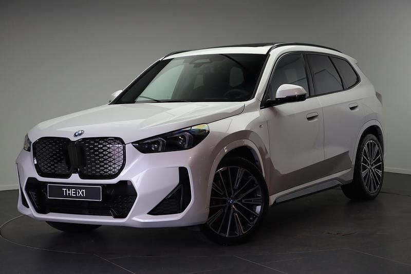 Wit Nieuw 2025 BMW iX1 Comfort Edition SUV | € 63.519 (Eerlijke prijs) - Afbeelding 1/4
