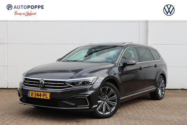 Grijs Gebruikt 2023 VW Passat Business Stationwagen | € 38.750 (Eerlijke prijs) - Afbeelding 1/4