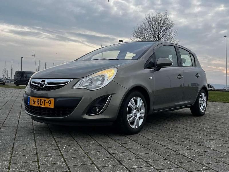 Grijs Gebruikt 2011 Opel Corsa Cosmo MPV | € 4.250 (Eerlijke prijs) - Afbeelding 1/4