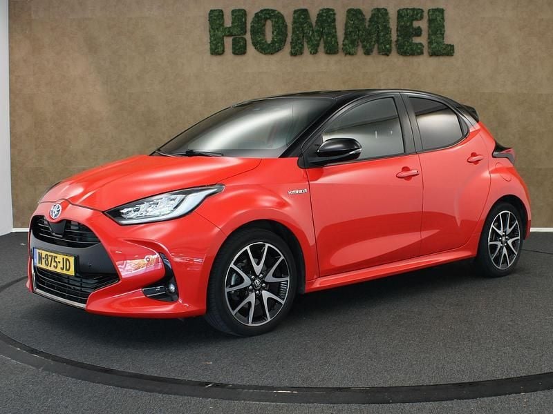 Rood Gebruikt 2021 Toyota Yaris Hybrid Edition Hatchback | € 23.145 (Iets duurder) - Afbeelding 1/4