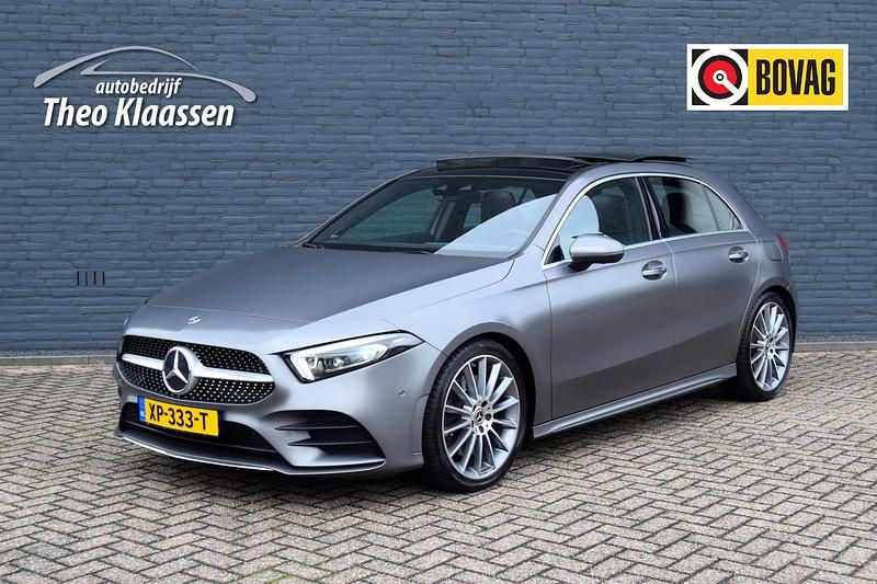 Grijs Occasion 2019 Mercedes A250 AMG line Hatchback | € 31.950 (Iets duurder) - Afbeelding 1/4