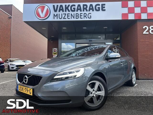 Grijs Gebruikt 2017 Volvo V40 Stationwagen | € 15.945 (Eerlijke prijs) - Afbeelding 1/4