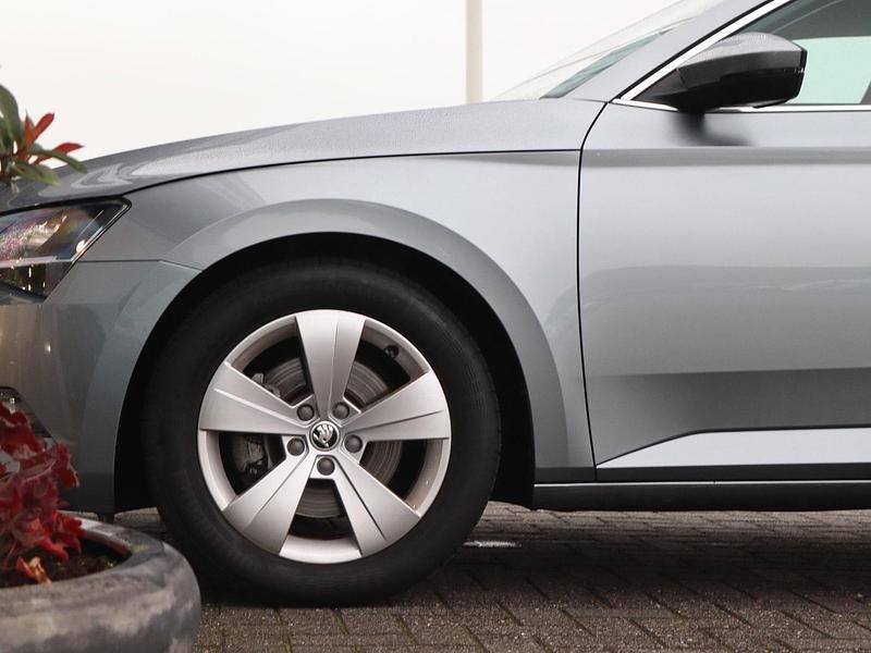 Occasion Skoda Superb Business Line 150 PK (110 kW) 2019 Grijs (metallic) Hatchback