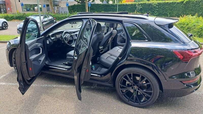 Zwart Gebruikt 2020 Audi e-tron SUV | € 27.500 (Super prijs) - Afbeelding 1/4
