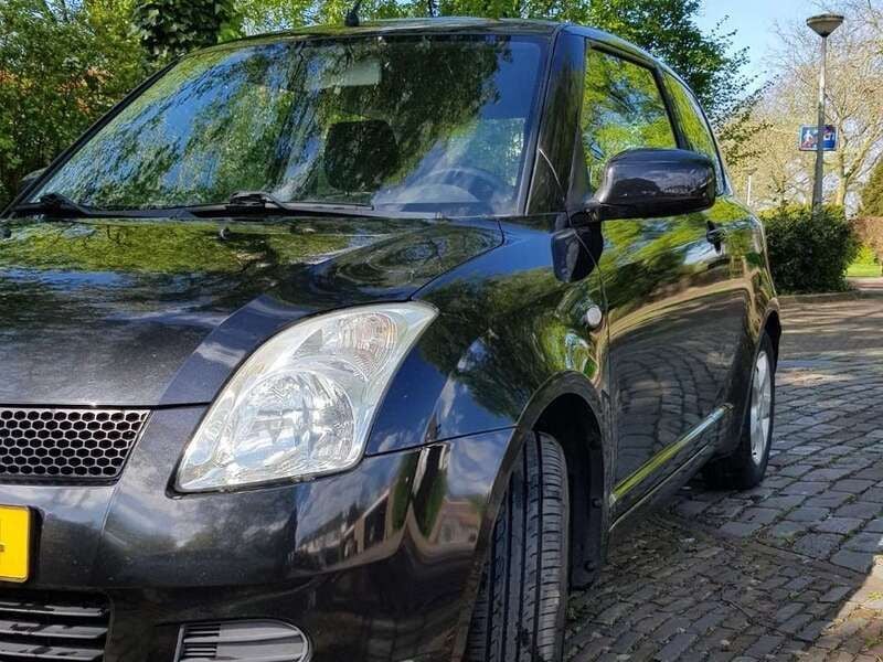Zwart Gebruikt 2005 Suzuki Swift GLS Hatchback | € 2.850 (Eerlijke prijs) - Afbeelding 1/4