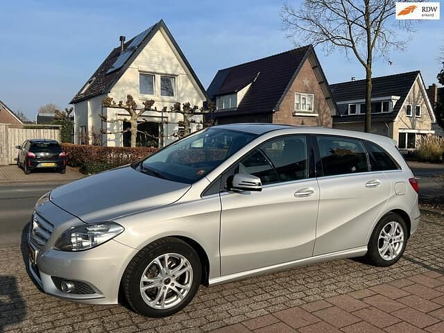 Grijs Occasion 2013 Mercedes B180 Ambition MPV | € 5.480 (Iets duurder) - Afbeelding 1/4