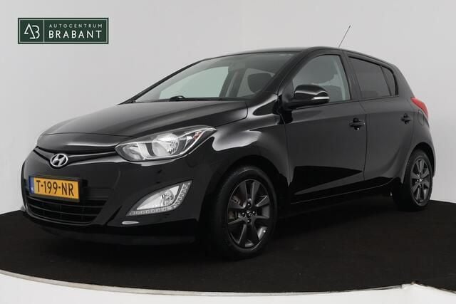 Zwart, metallic lak Gebruikt 2014 Hyundai i20 Hatchback | € 5.445 (Eerlijke prijs) - Afbeelding 1/4