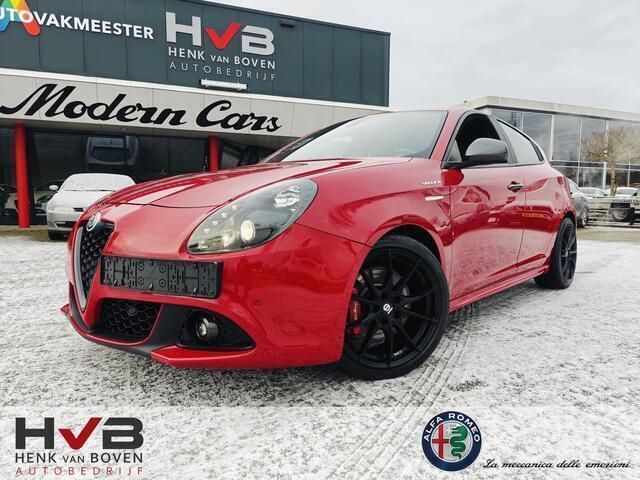 Rood Gebruikt 2018 Alfa Romeo Giulietta Quadrifoglio Verde Hatchback | € 22.995 (Iets duurder) - Afbeelding 1/4