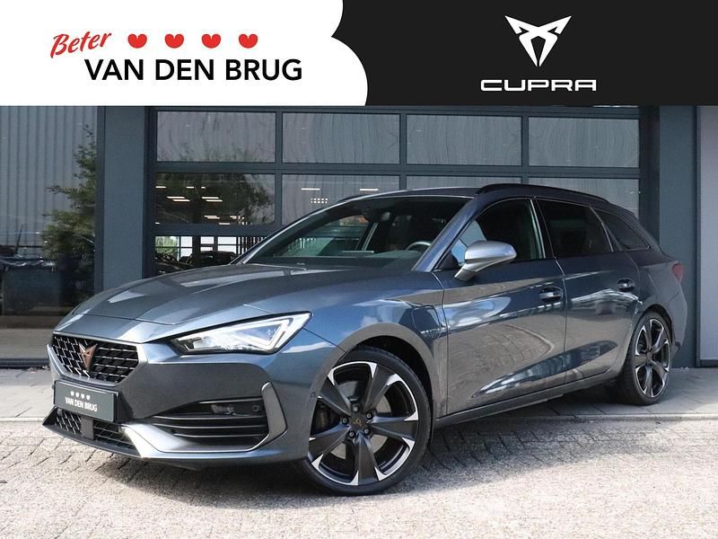 Grijs Gebruikt 2024 Cupra Leon VZ Stationwagen | € 33.450 (Eerlijke prijs) - Afbeelding 1/4