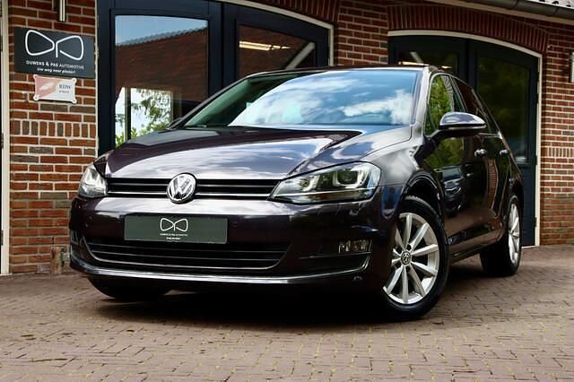 Paars Gebruikt 2015 VW Golf VII Edition Hatchback | € 13.950 (Eerlijke prijs) - Afbeelding 1/3