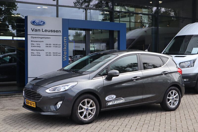 Grijs, metallic lak Gebruikt 2021 Ford Fiesta Titanium Hatchback | € 12.890 (Goede deal) - Afbeelding 1/4