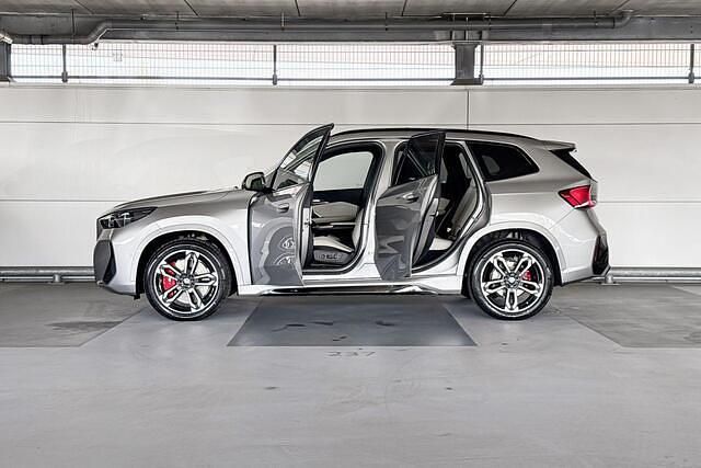 Occasion BMW iX1 M Sport 150 kW (204 PK) 2025 Spacesilber metallic (grijs metallic) SUV