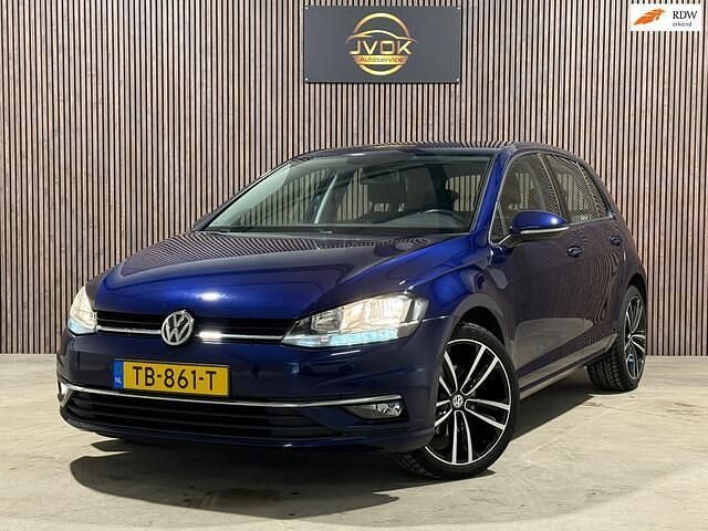 Blauw (metallic) Occasion 2018 VW Golf VII Comfortline Hatchback | € 12.900 (Super prijs) - Afbeelding 1/4