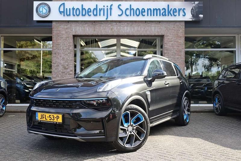 Zwart, metallic lak Gebruikt 2023 Lynk & Co 01 SUV | € 25.750 (Goede deal) - Afbeelding 1/3