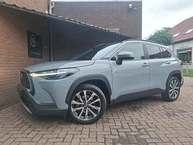 Grijs Gebruikt 2023 Toyota Corolla Cross Premium SUV | € 32.840 (Eerlijke prijs) - Afbeelding 1/4