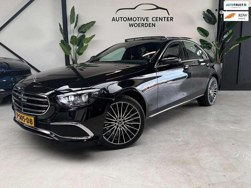 Zwart Gebruikt 2021 Mercedes E300 Avantgarde Sedan | € 44.999 (Super prijs) - Afbeelding 1/4