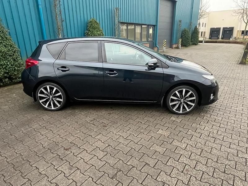 Grijs (metallic) Gebruikt 2014 Toyota Auris Trend Hatchback | € 15.900 (Duur) - Afbeelding 1/4