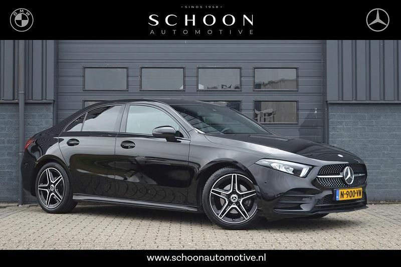 Zwart Gebruikt 2022 Mercedes A180 Business Sedan | € 29.950 (Eerlijke prijs) - Afbeelding 1/4