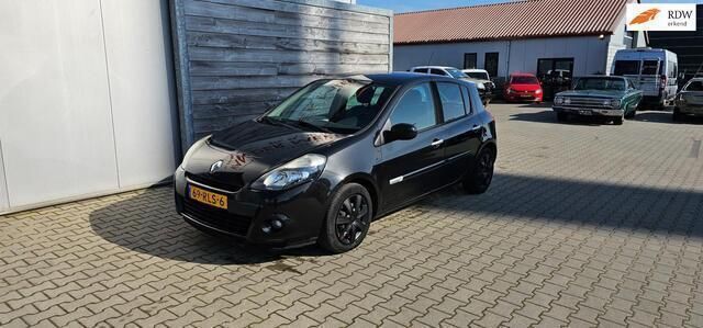 Zwart Gebruikt 2011 Renault Clio II Authentique Hatchback | € 2.750 (Eerlijke prijs) - Afbeelding 1/4