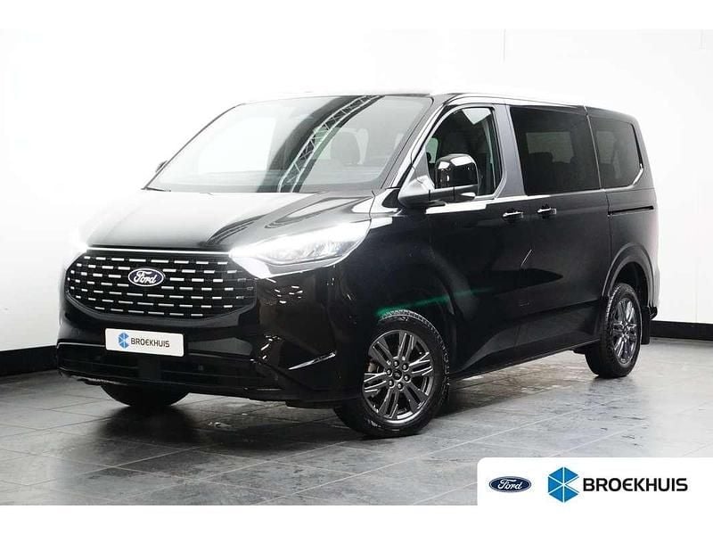 Zwart Nieuw 2025 Ford Tourneo Titanium MPV | € 63.950 (Super prijs) - Afbeelding 1/4