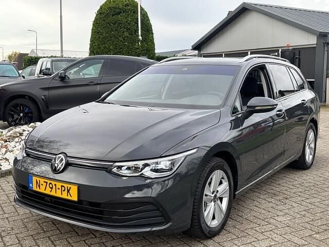 Grijs Occasion 2021 VW Golf VIII Life Stationwagen | € 14.950 (Eerlijke prijs) - Afbeelding 1/4
