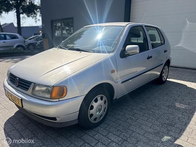 Grijs Gebruikt 1997 VW Polo Hatchback | € 1.495 (Eerlijke prijs) - Afbeelding 1/4