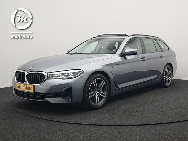 Grijs Gebruikt 2021 BMW 530e Executive Stationwagen | € 34.740 (Super prijs) - Afbeelding 1/4