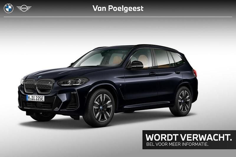 M carbonschwarz Gebruikt 2022 BMW iX3 Executive SUV | € 39.900 (Goede deal) - Afbeelding 1/4