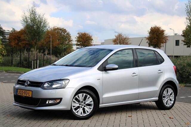 Grijs Gebruikt 2013 VW Polo Comfortline Hatchback | € 7.495 (Eerlijke prijs) - Afbeelding 1/4