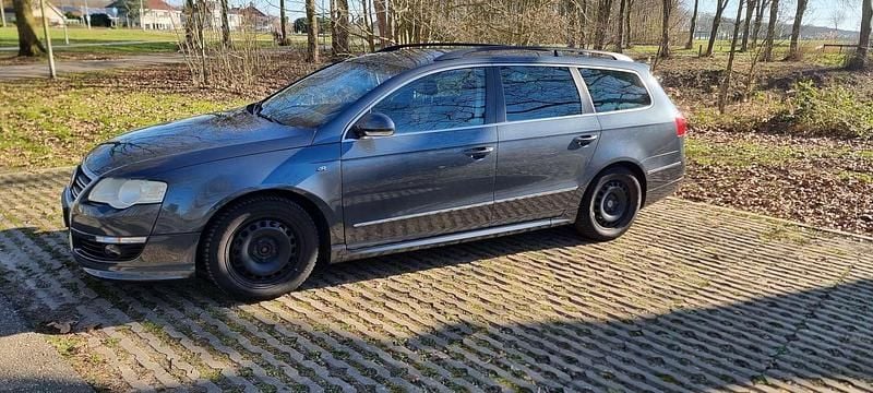 Grijs Occasion 2009 VW Passat Comfortline Hatchback | € 2.950 - Afbeelding 1/4
