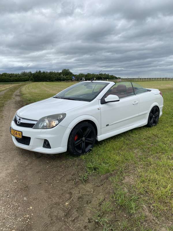 Wit Gebruikt 2010 Opel Astra Cabriolet Cosmo Cabriolet | € 8.000 - Afbeelding 1/4